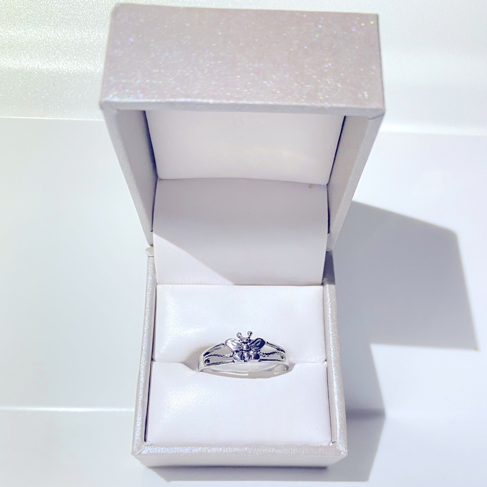 Butterfly ring